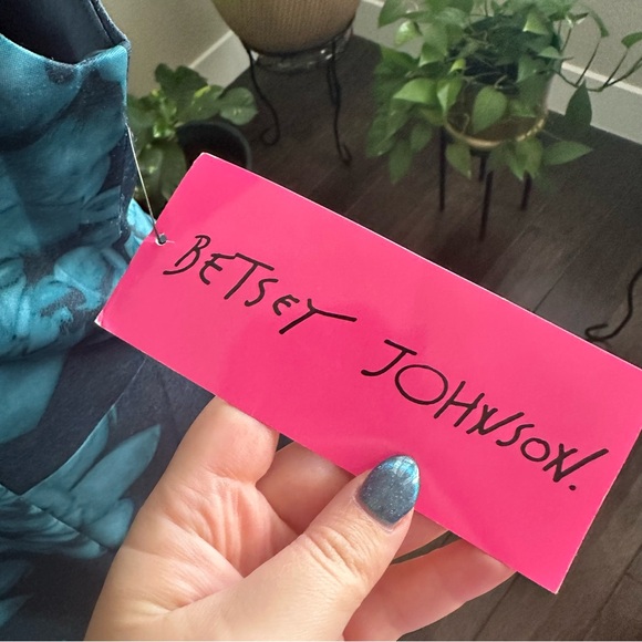 Betsey Johnson || floral cap sleeve sheath dress - Picture 4 of 8